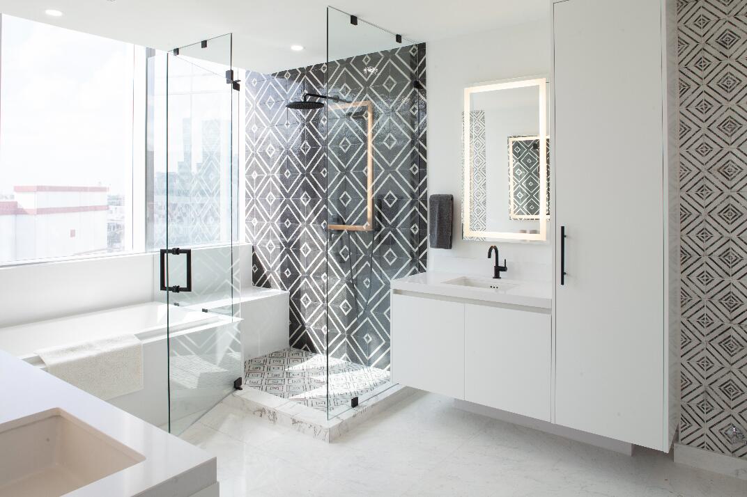 851 NE 1st #812, Miami FL 33132
