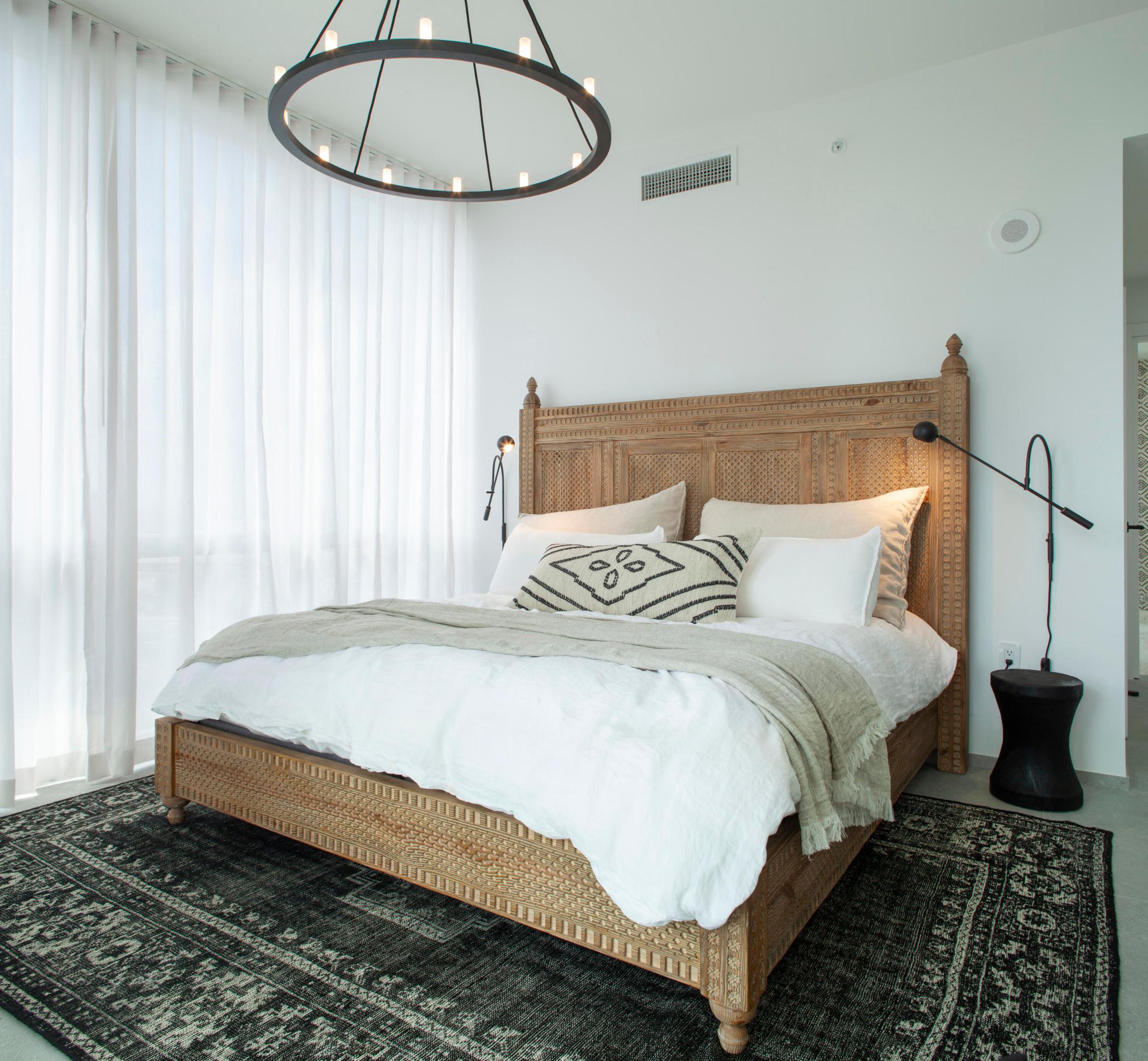 851 NE 1st #812, Miami FL 33132