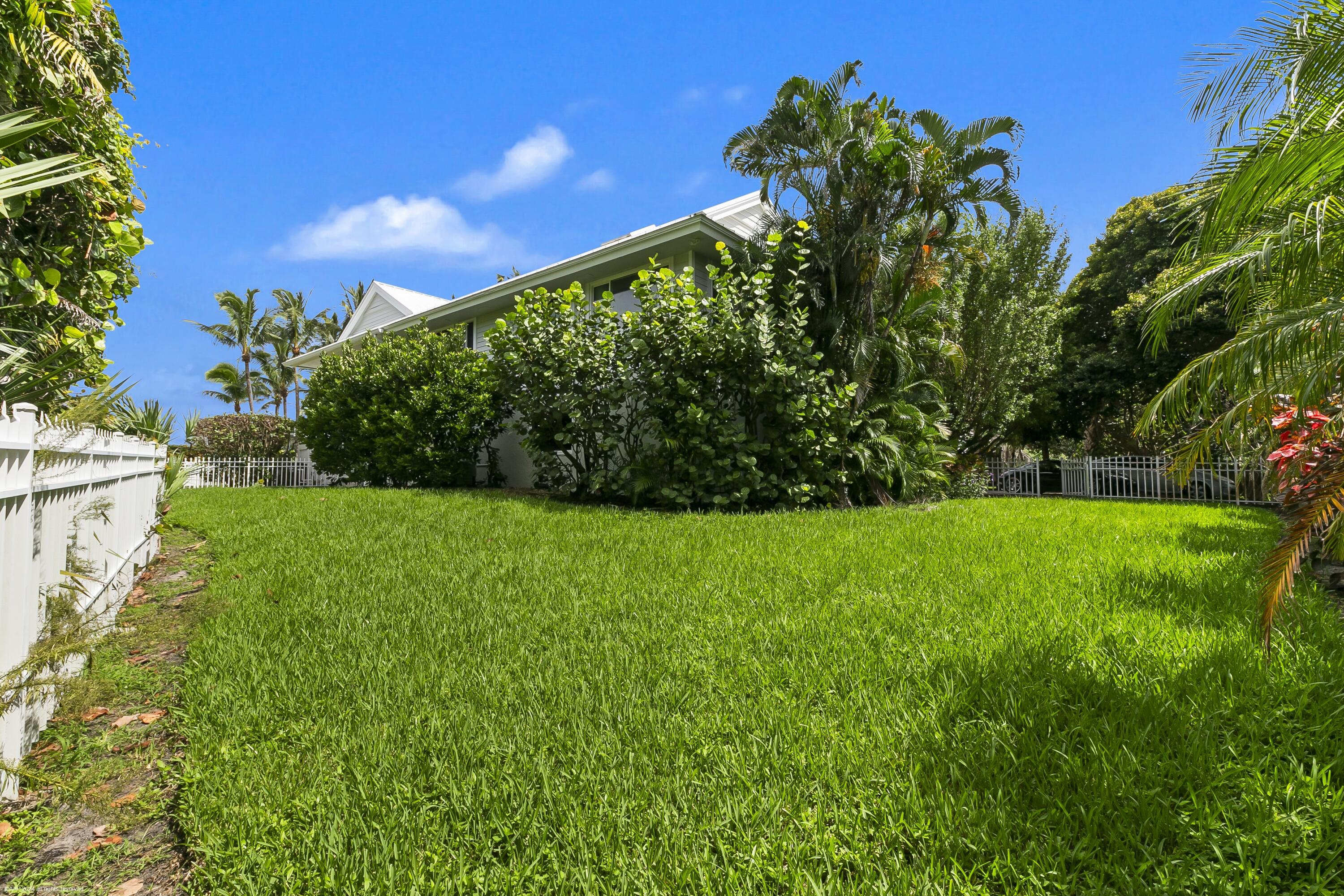162 N Beach, Jupiter Island FL 33455