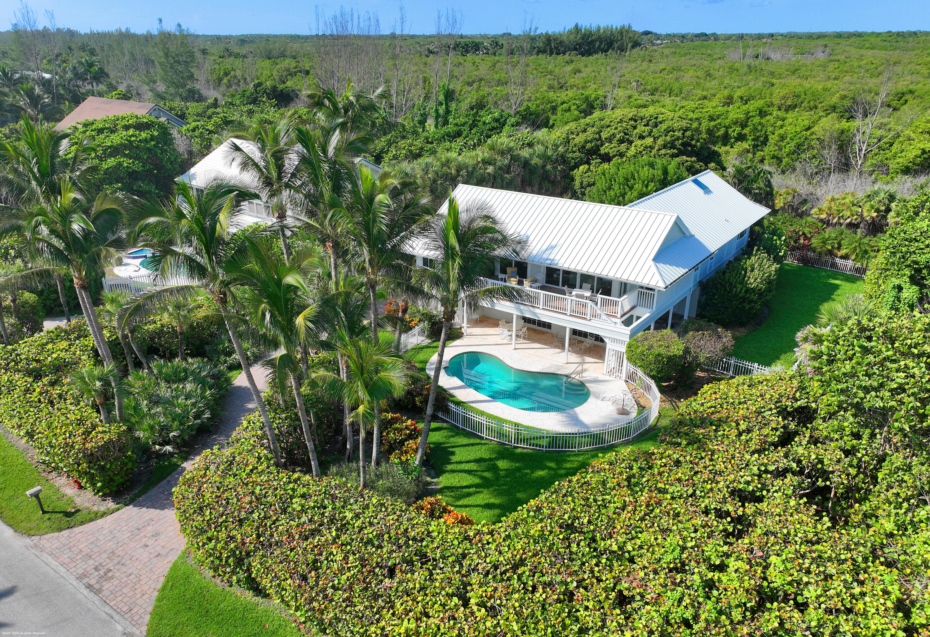 162 N Beach, Jupiter Island FL 33455