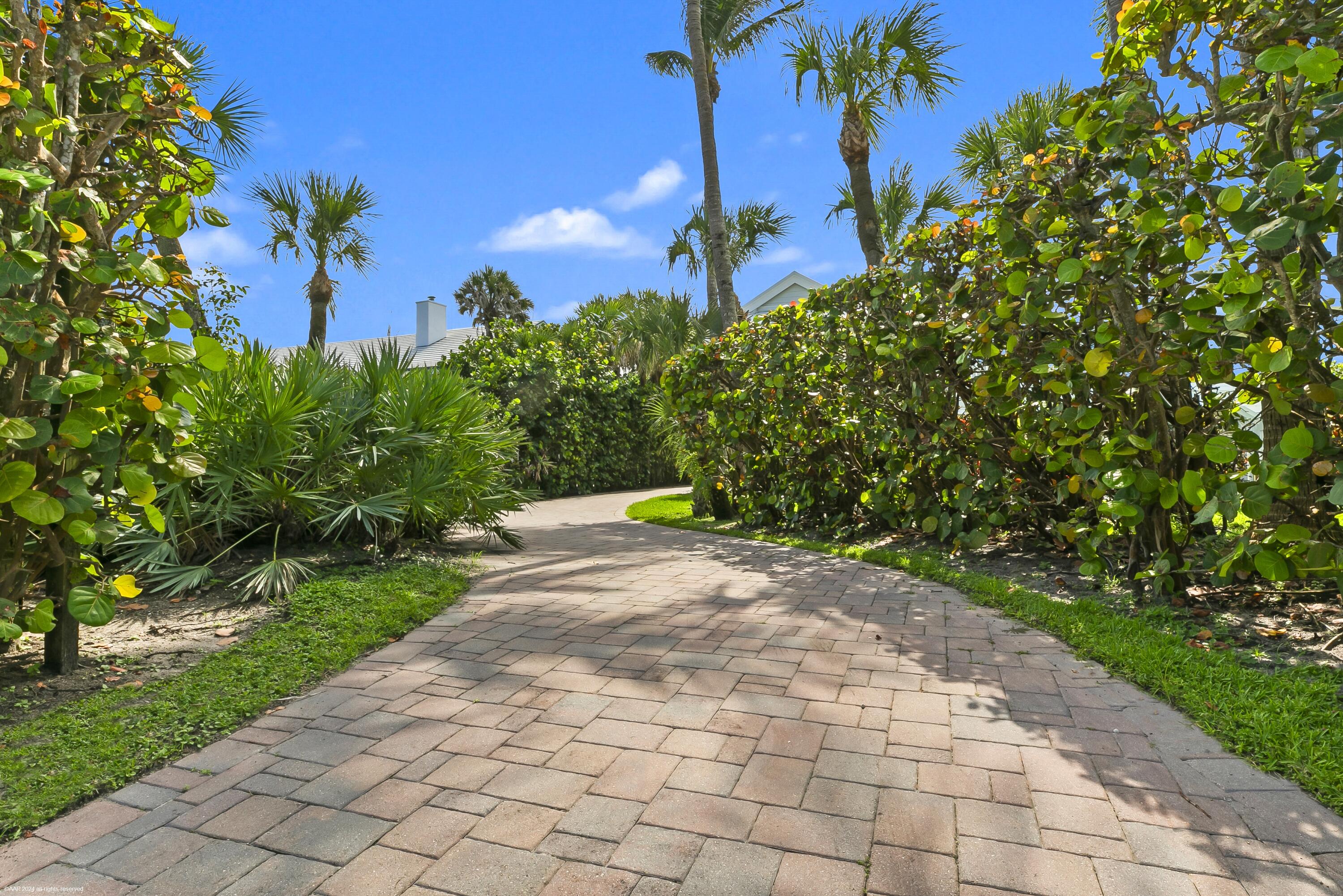 162 N Beach, Jupiter Island FL 33455