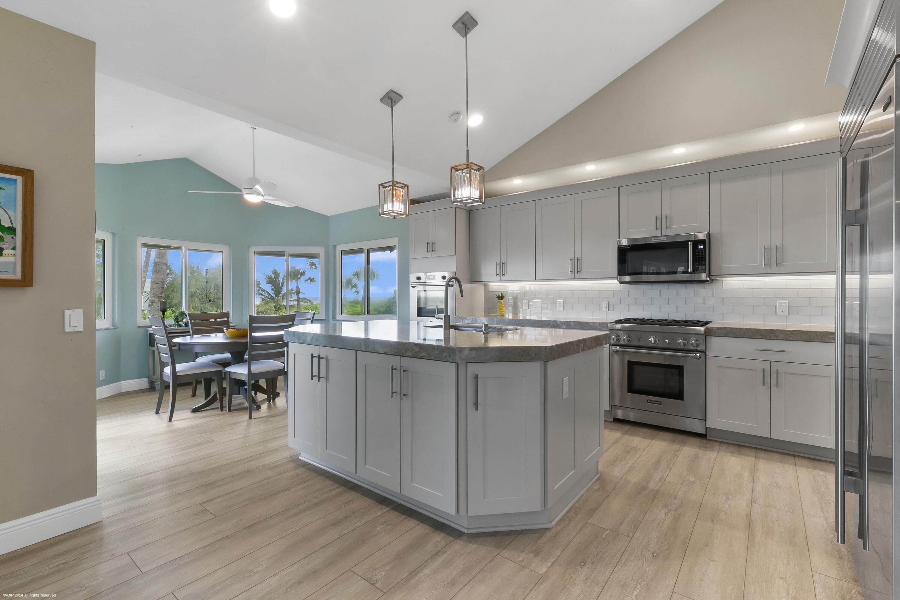 162 N Beach, Jupiter Island FL 33455