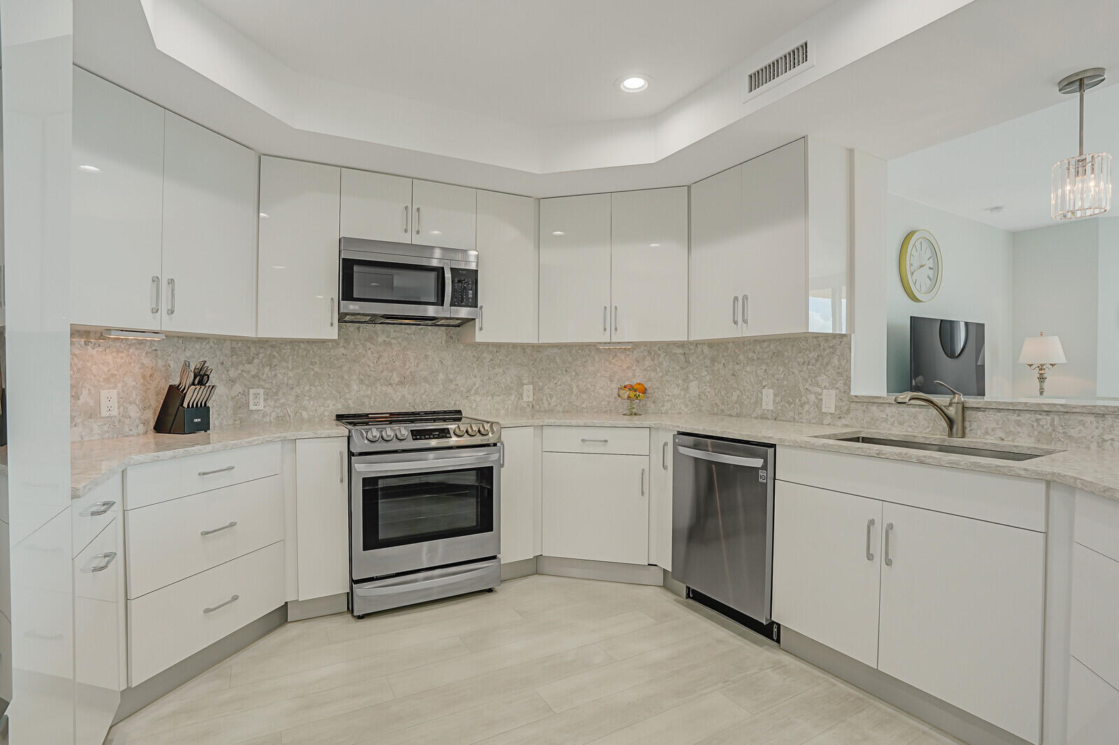 3620 Gardens #802b, Palm Beach Gardens FL 33410