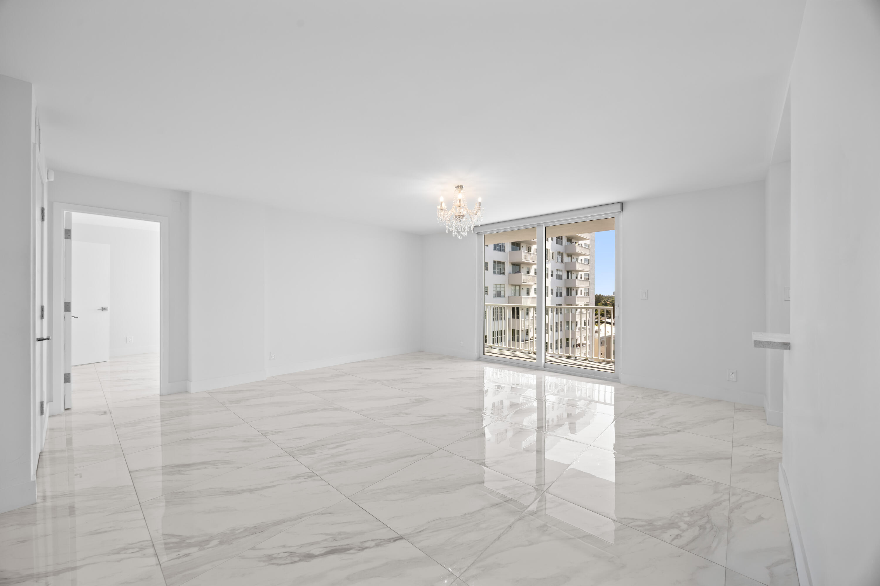 137 Golden Isles #914, Hallandale Beach FL 33009