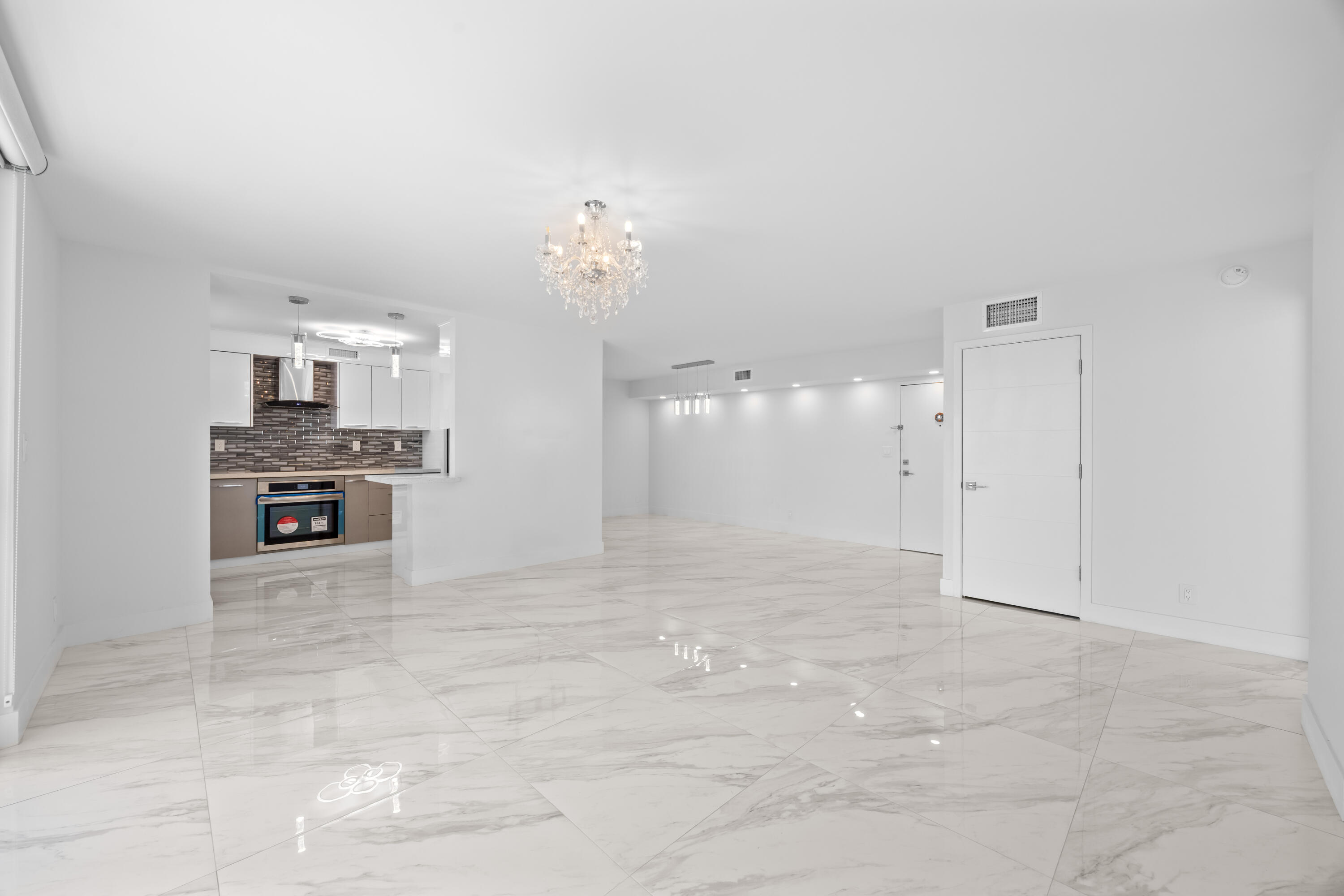 137 Golden Isles #914, Hallandale Beach FL 33009