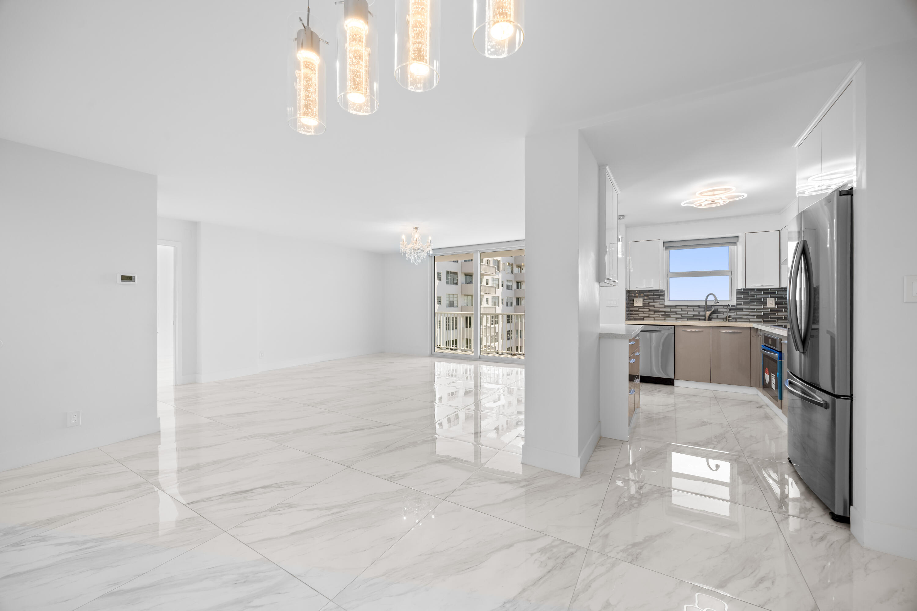 137 Golden Isles #914, Hallandale Beach FL 33009