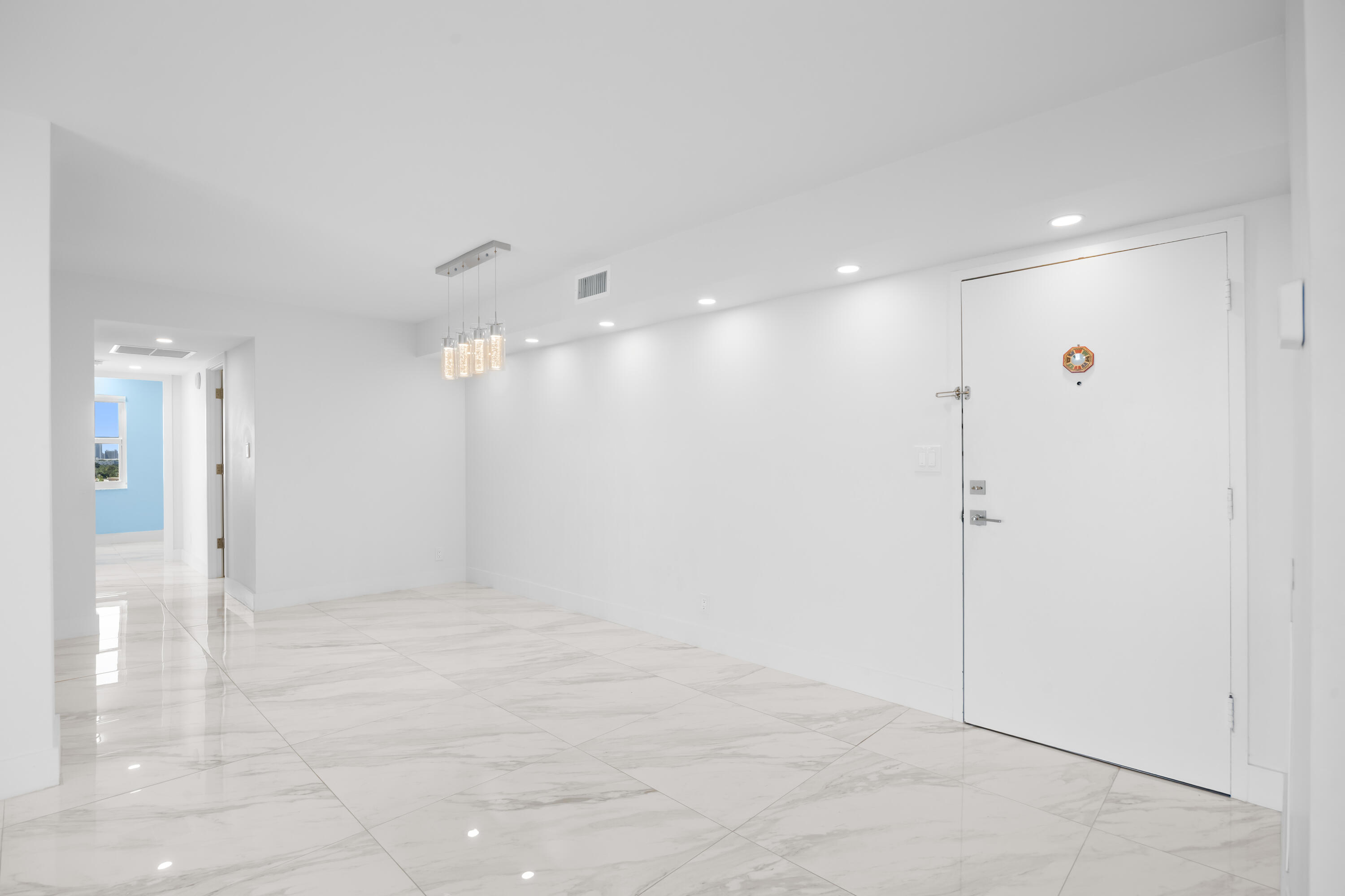 137 Golden Isles #914, Hallandale Beach FL 33009