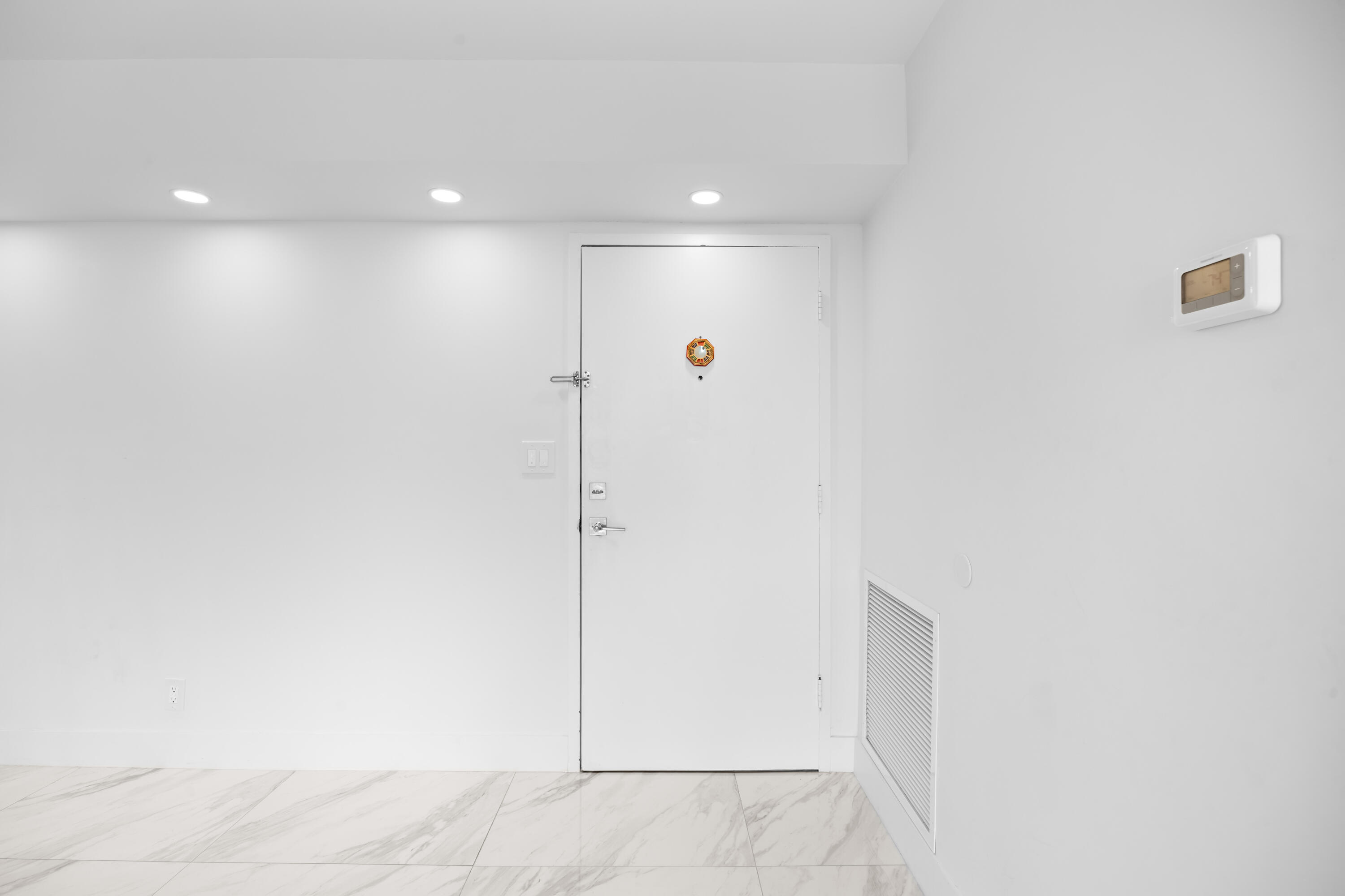 137 Golden Isles #914, Hallandale Beach FL 33009