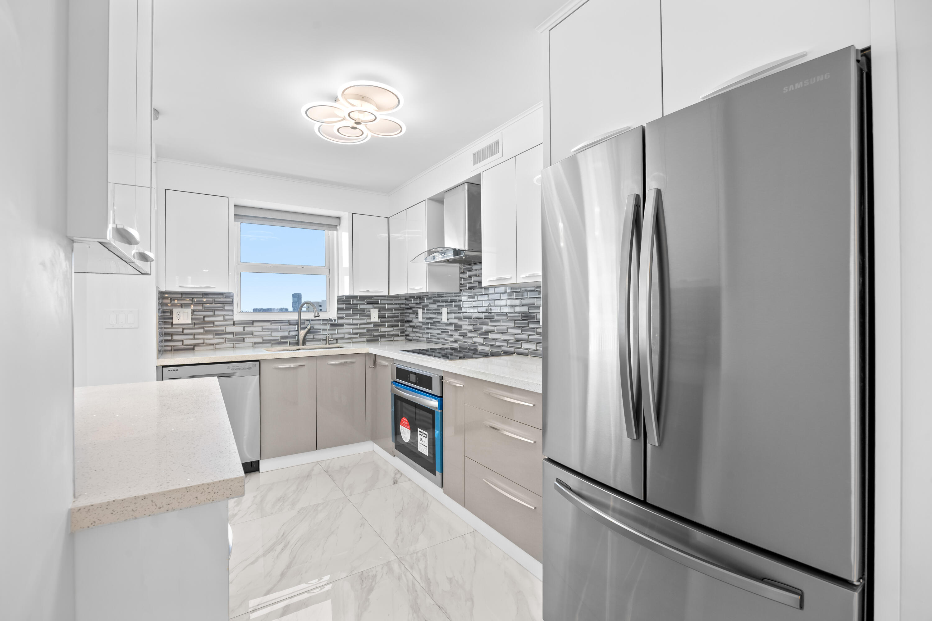 137 Golden Isles #914, Hallandale Beach FL 33009