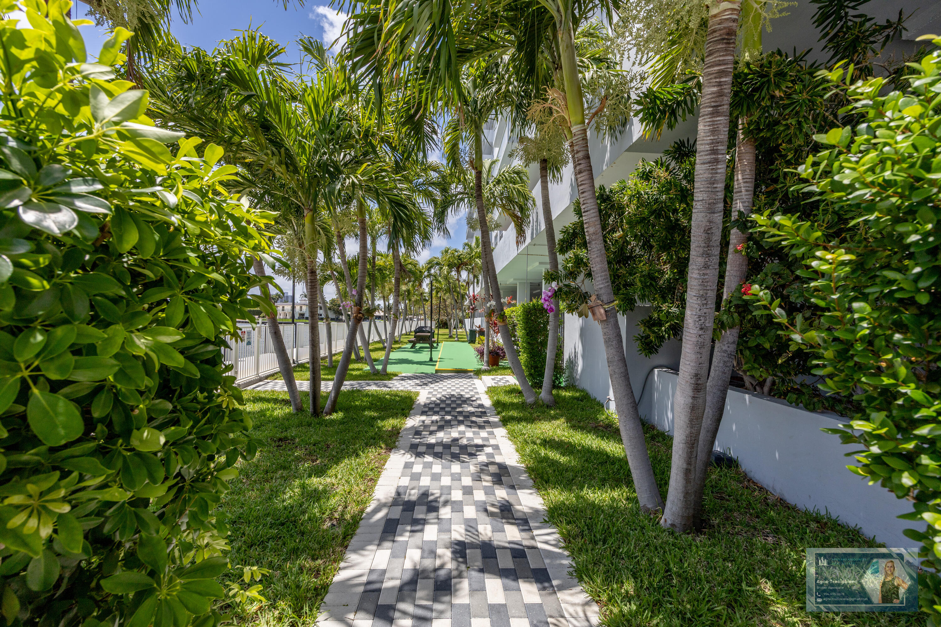 137 Golden Isles #914, Hallandale Beach FL 33009