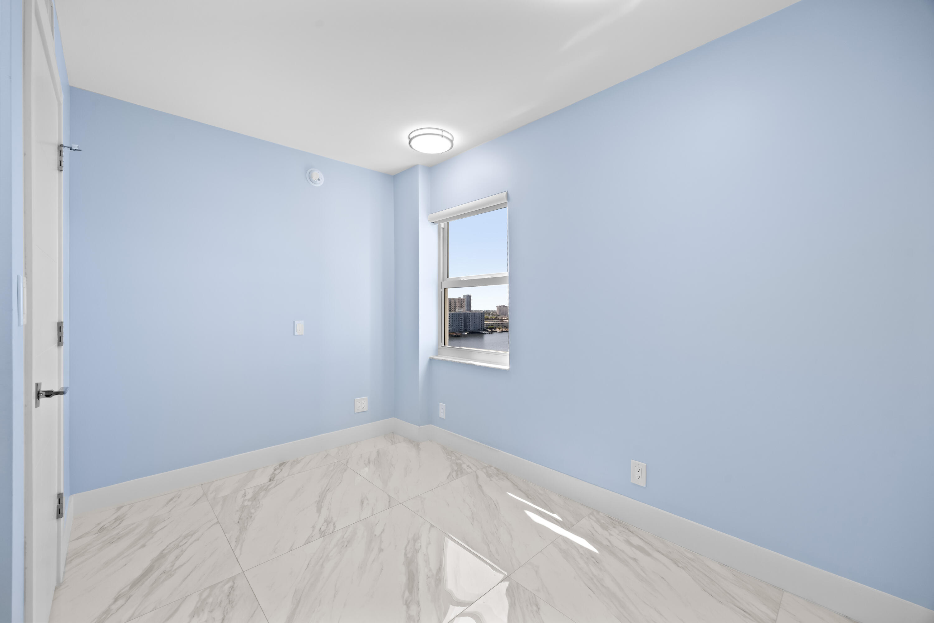 137 Golden Isles #914, Hallandale Beach FL 33009