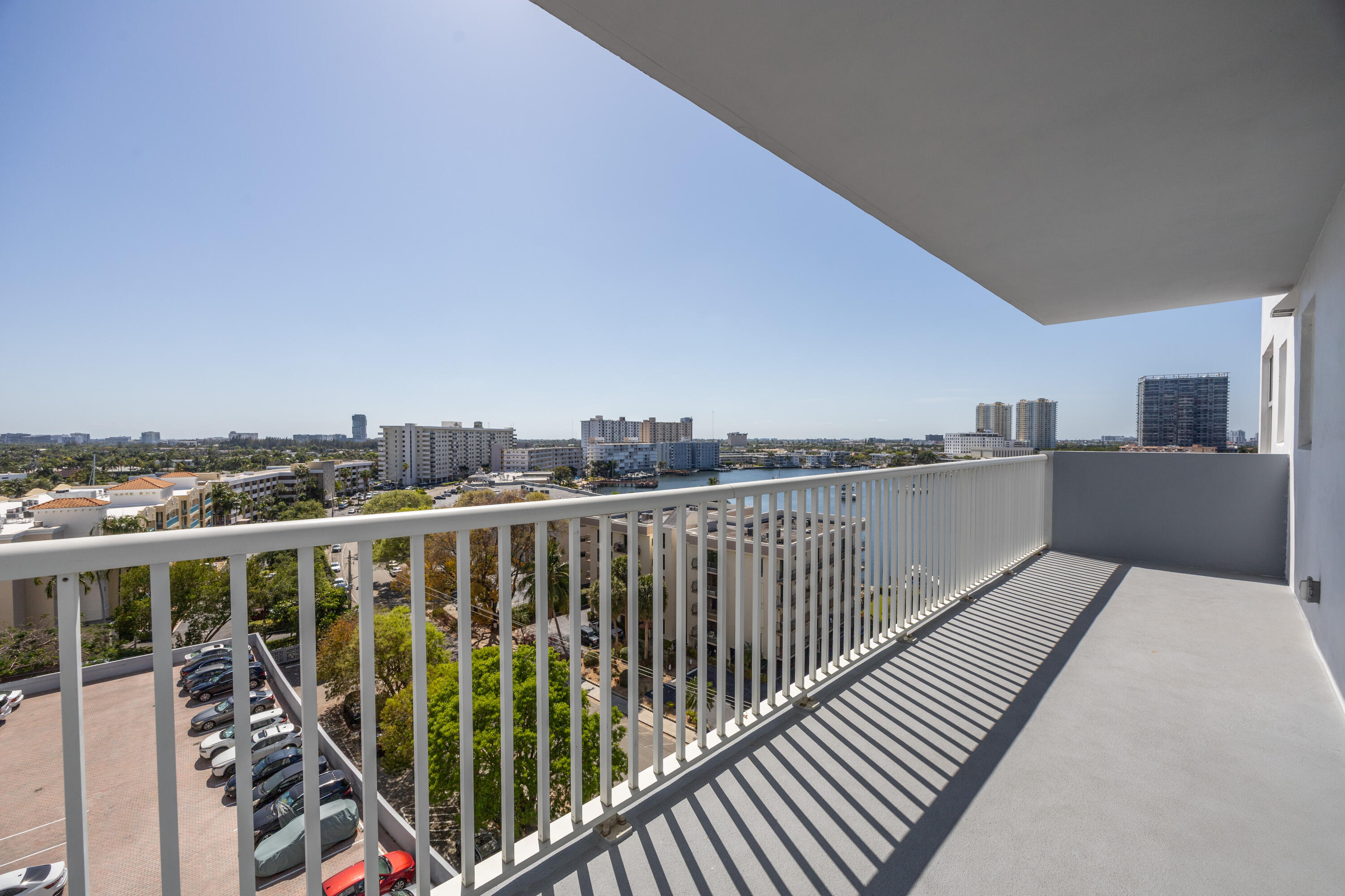 137 Golden Isles #914, Hallandale Beach FL 33009