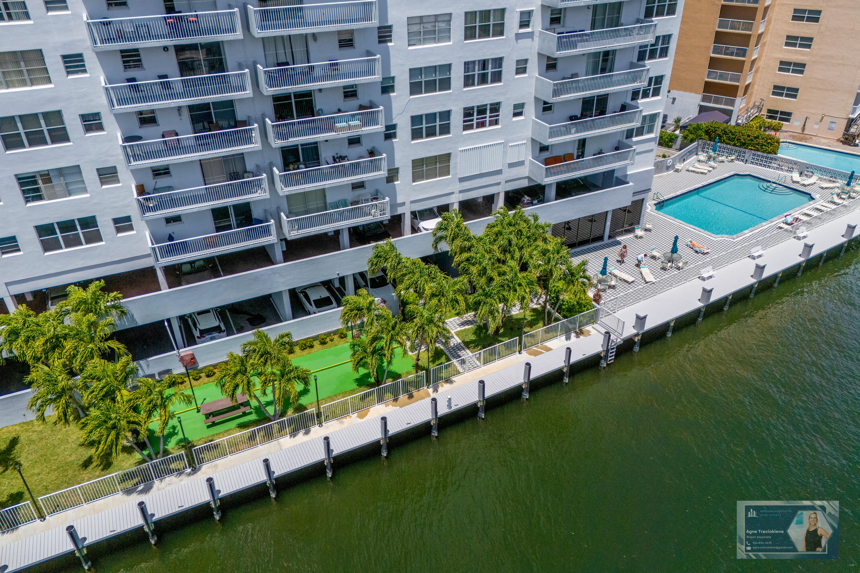 137 Golden Isles #914, Hallandale Beach FL 33009