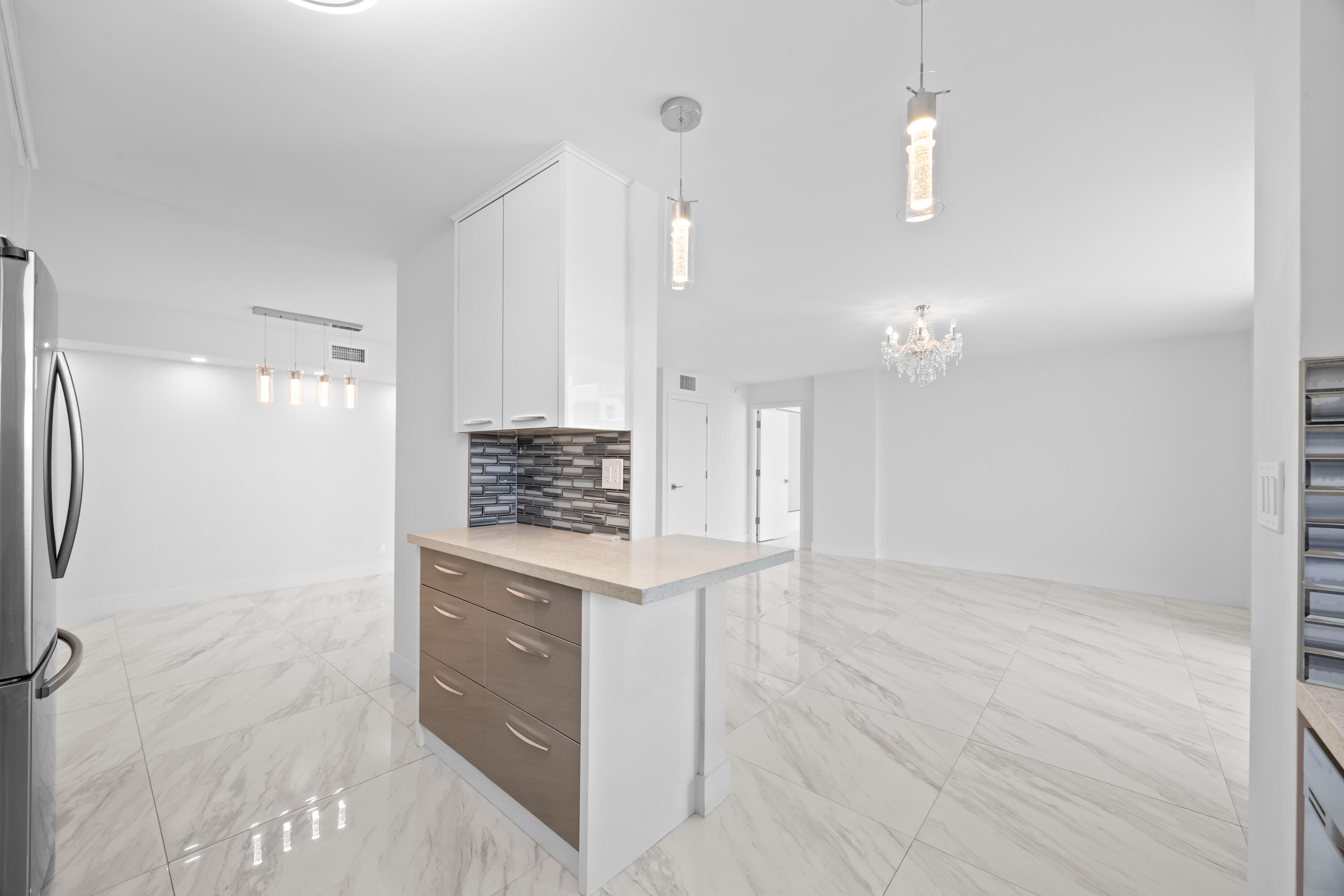 137 Golden Isles #914, Hallandale Beach FL 33009