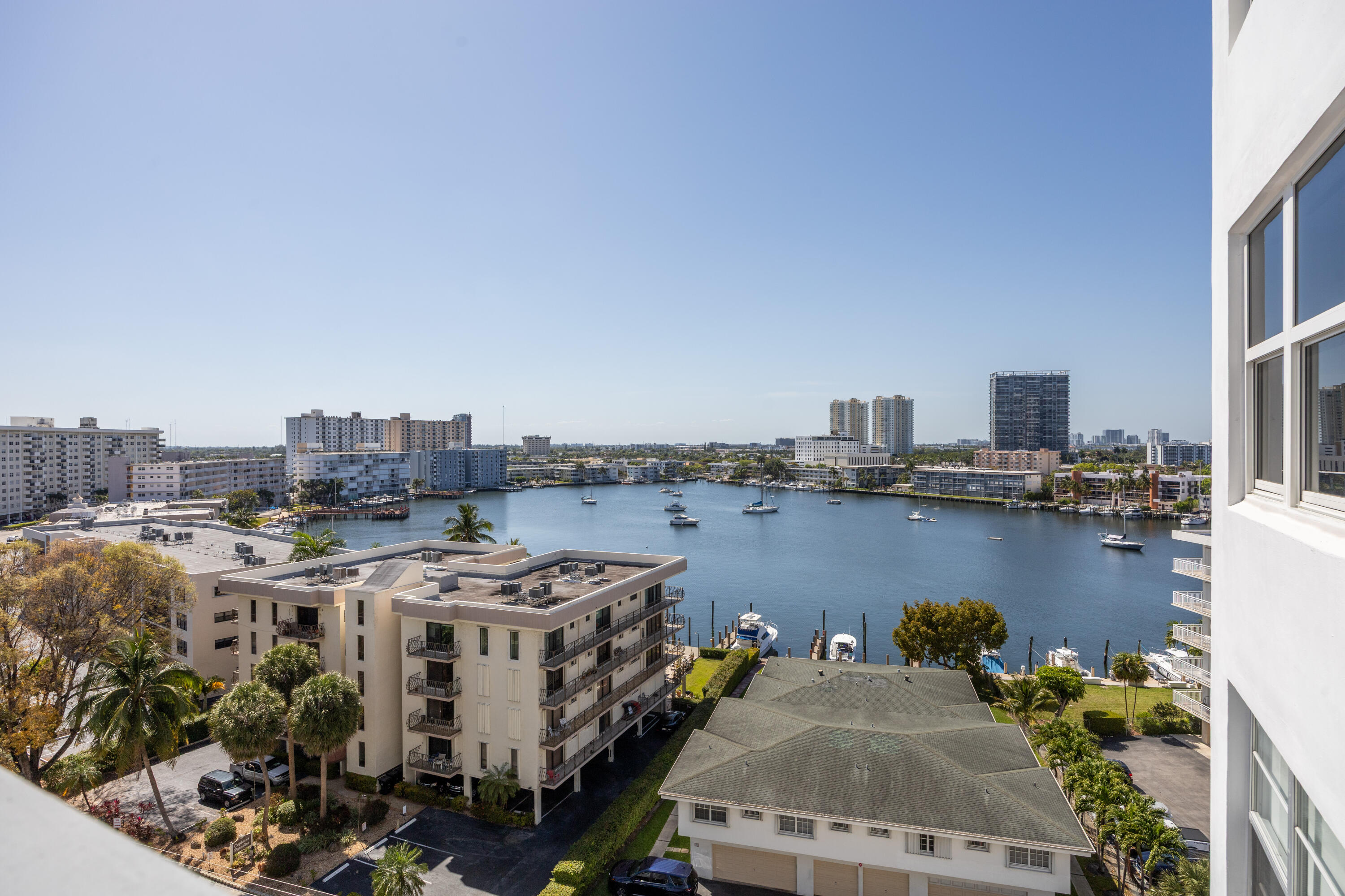 137 Golden Isles #914, Hallandale Beach FL 33009