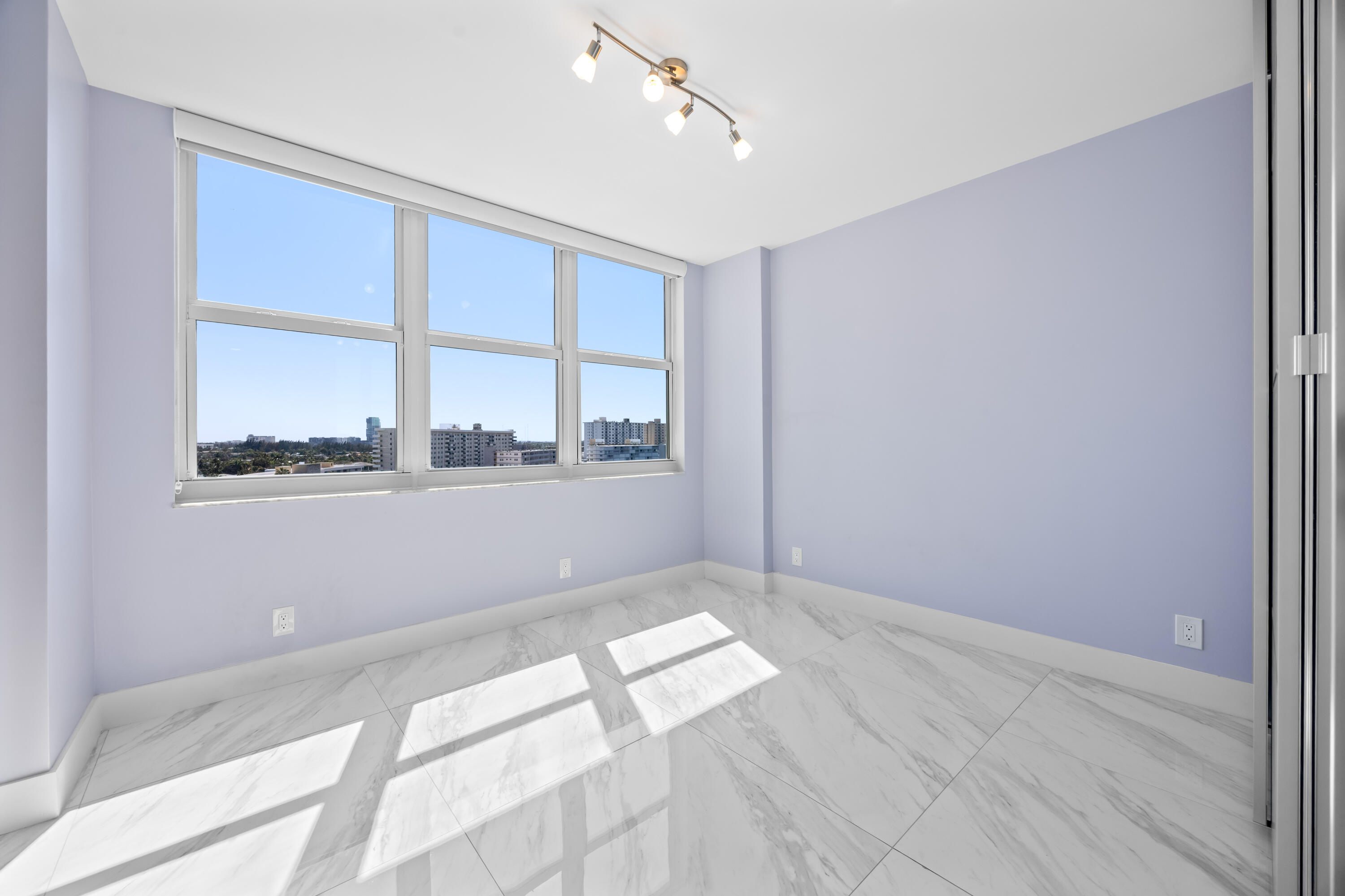 137 Golden Isles #914, Hallandale Beach FL 33009