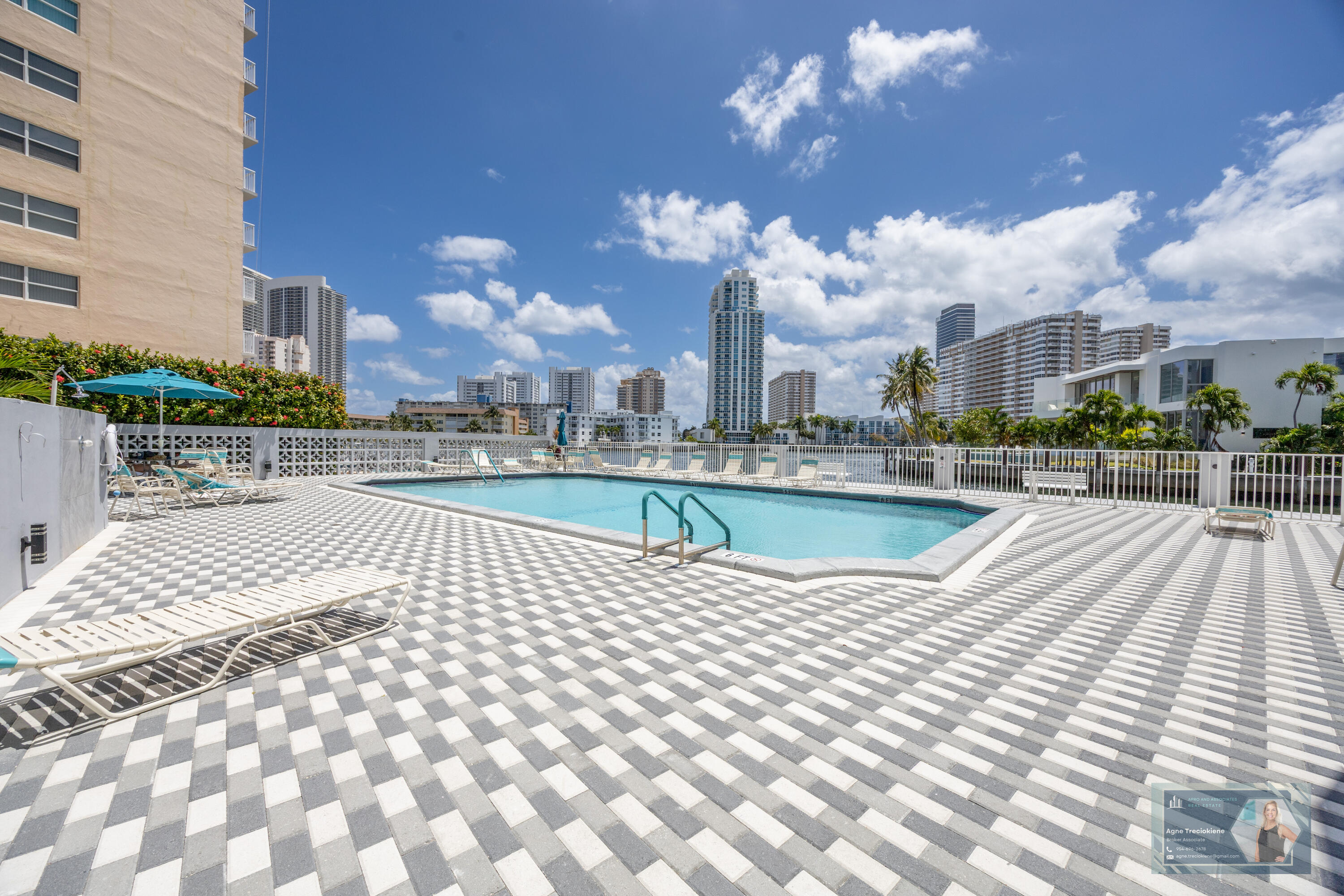 137 Golden Isles #914, Hallandale Beach FL 33009