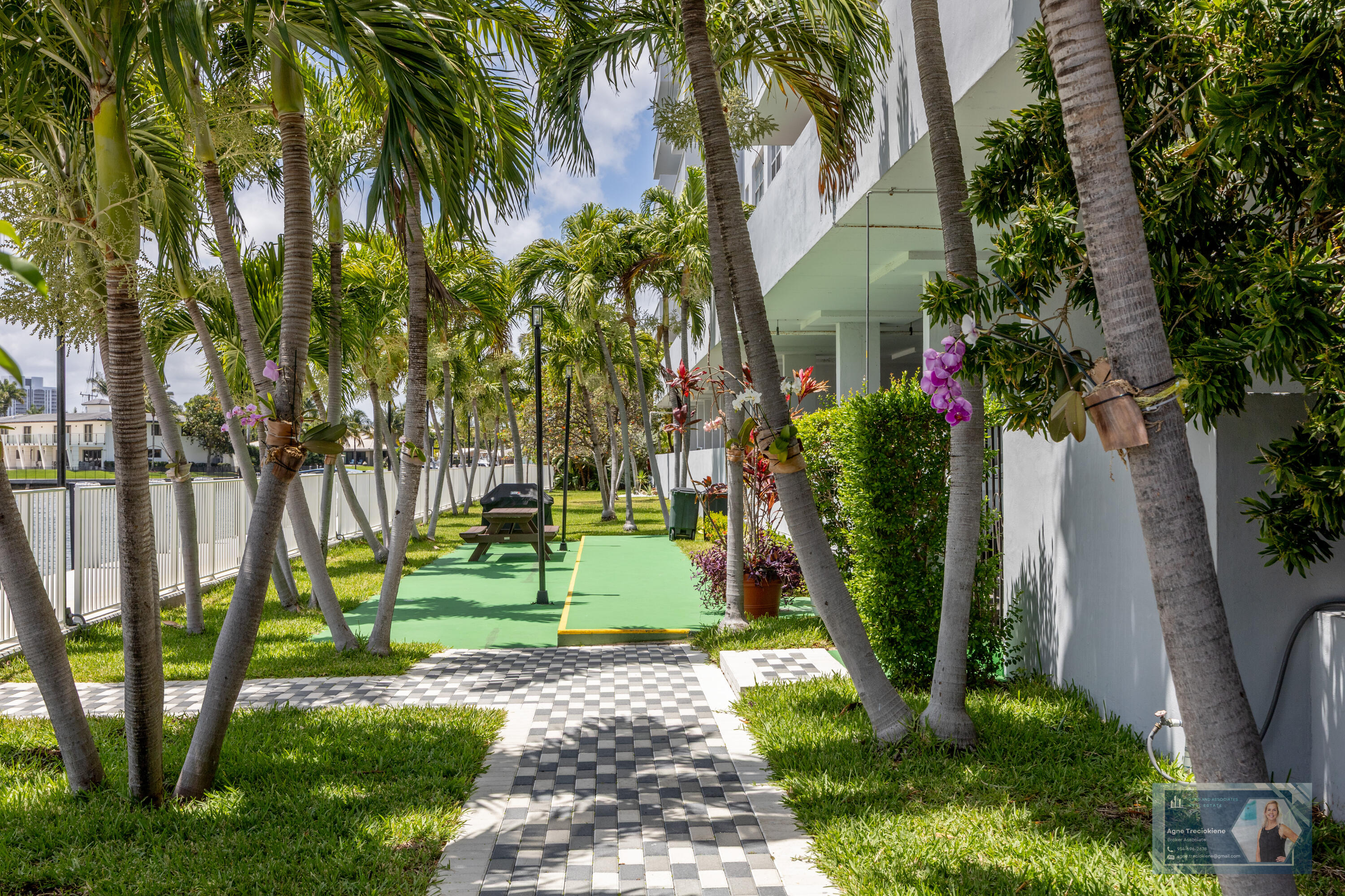137 Golden Isles #914, Hallandale Beach FL 33009