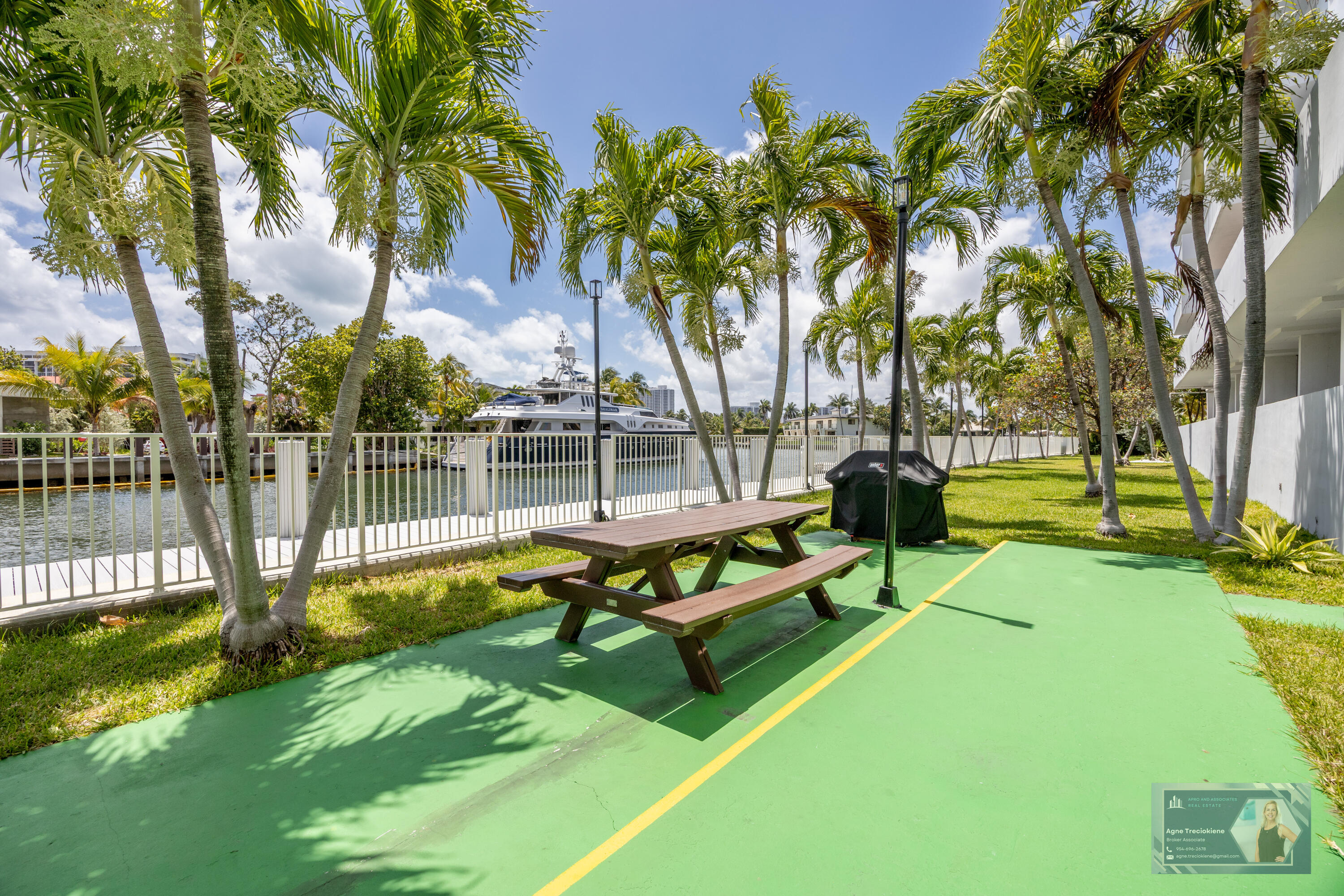 137 Golden Isles #914, Hallandale Beach FL 33009