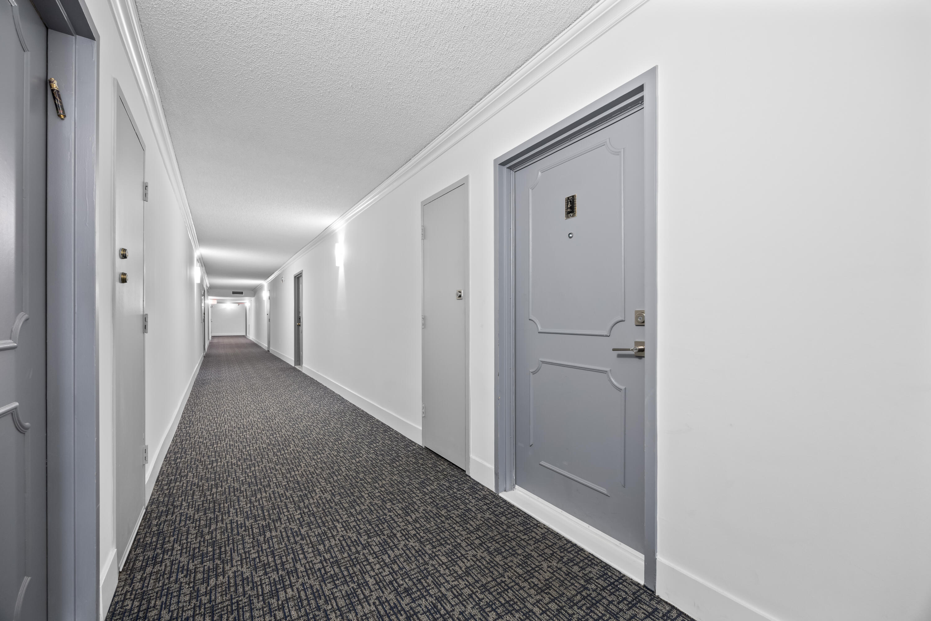 137 Golden Isles #914, Hallandale Beach FL 33009