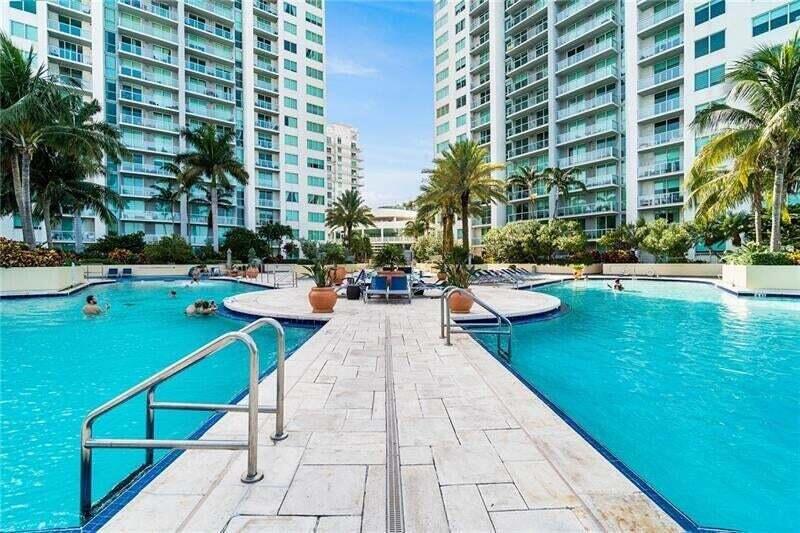 253 NE 2nd #2710, Miami FL 33132