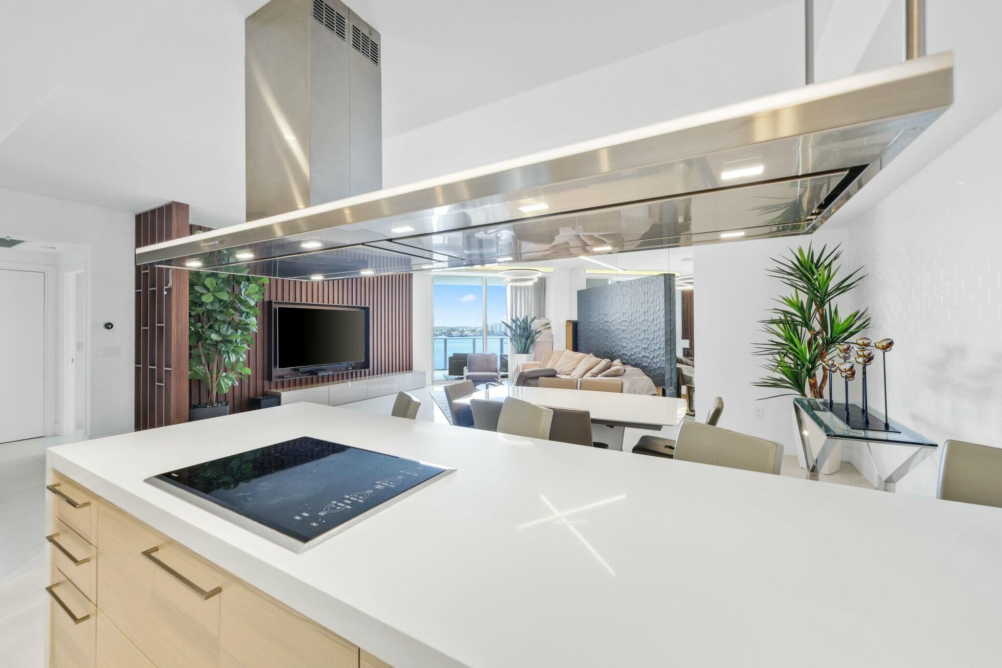 17301 Biscayne #707, North Miami Beach FL 33160