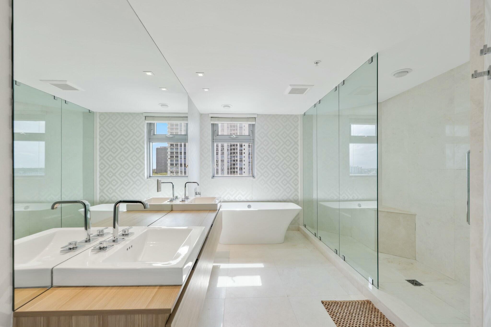 17301 Biscayne #707, North Miami Beach FL 33160