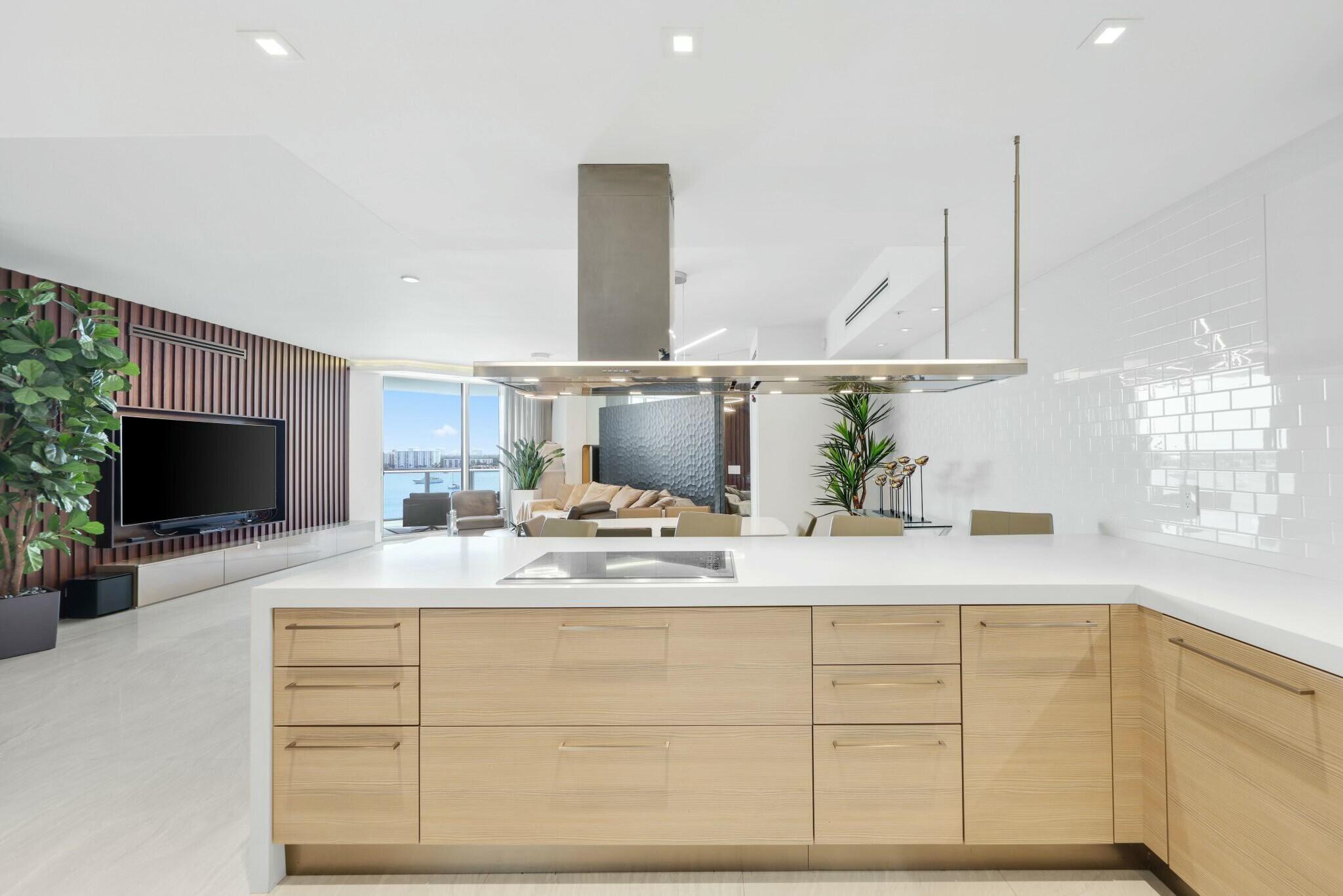 17301 Biscayne #707, North Miami Beach FL 33160