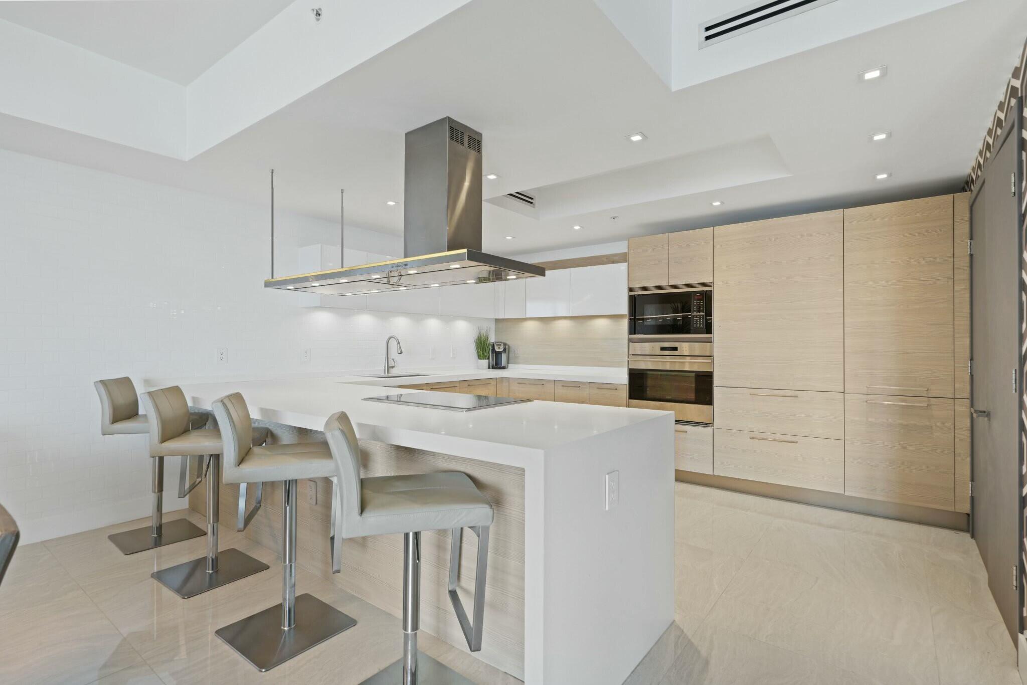 17301 Biscayne #707, North Miami Beach FL 33160