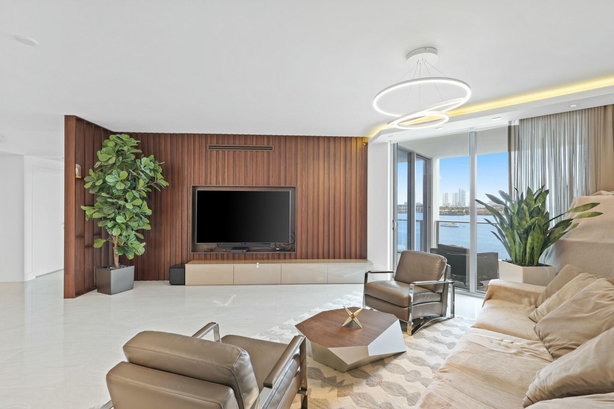 17301 Biscayne #707, North Miami Beach FL 33160