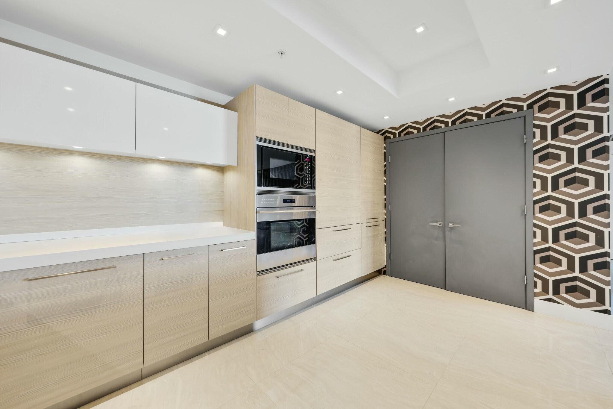 17301 Biscayne #707, North Miami Beach FL 33160