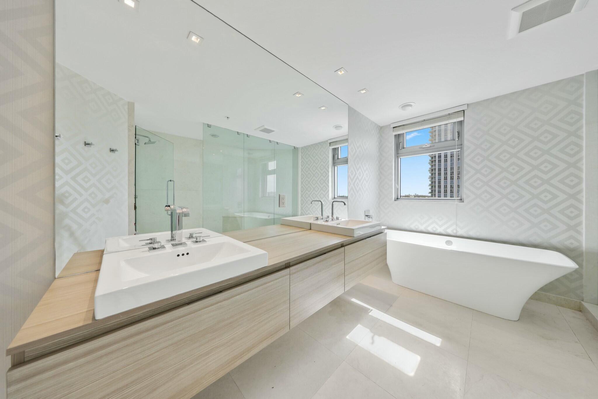 17301 Biscayne #707, North Miami Beach FL 33160