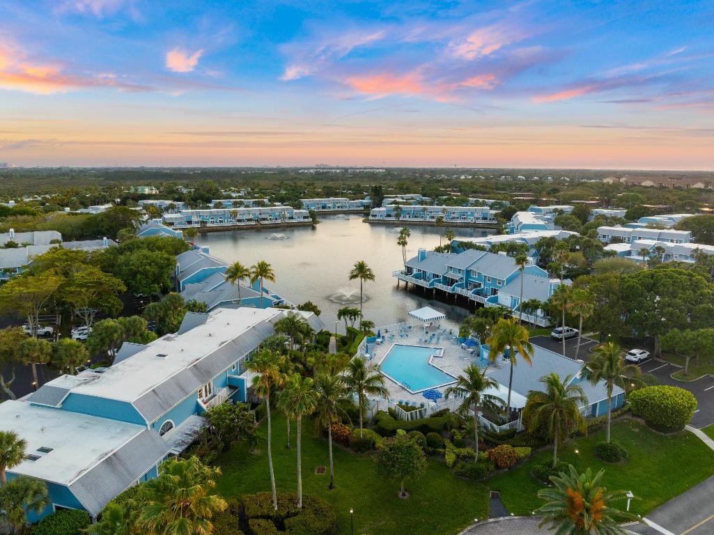 210 Ocean Dunes, Jupiter FL 33477