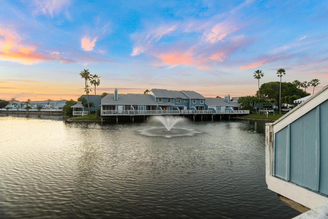 210 Ocean Dunes, Jupiter FL 33477