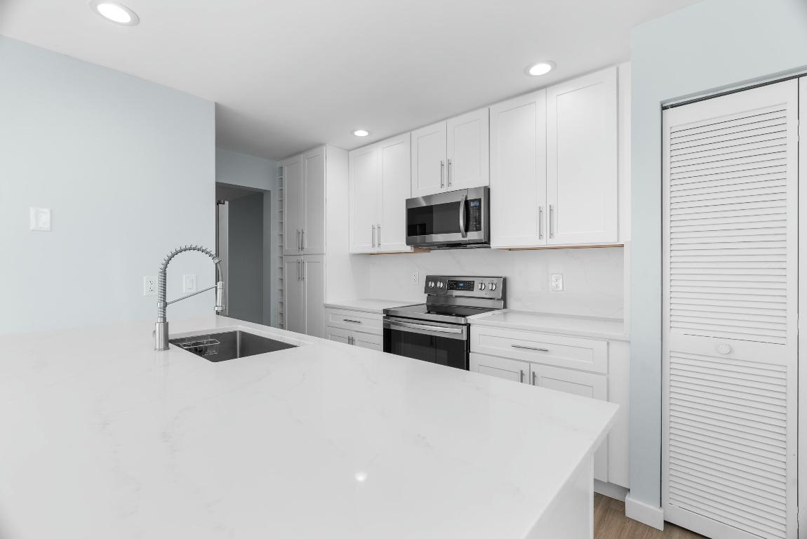 210 Ocean Dunes, Jupiter FL 33477