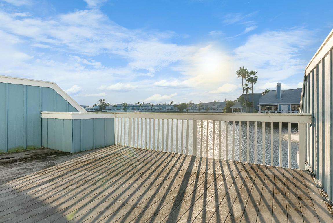 210 Ocean Dunes, Jupiter FL 33477