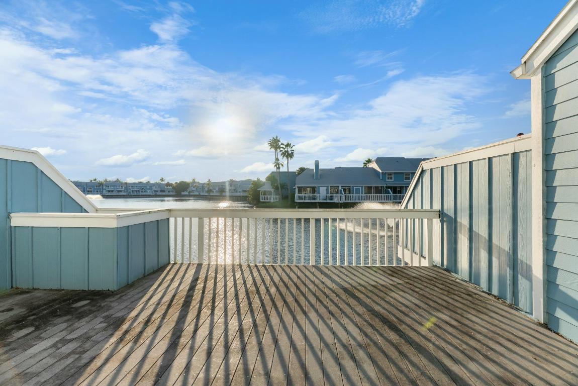 210 Ocean Dunes, Jupiter FL 33477