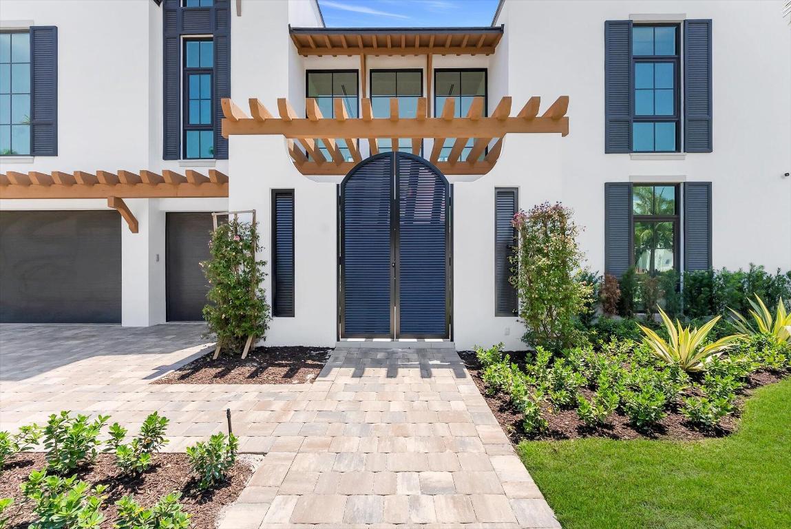 880 NE 3rd, Boca Raton FL 33432
