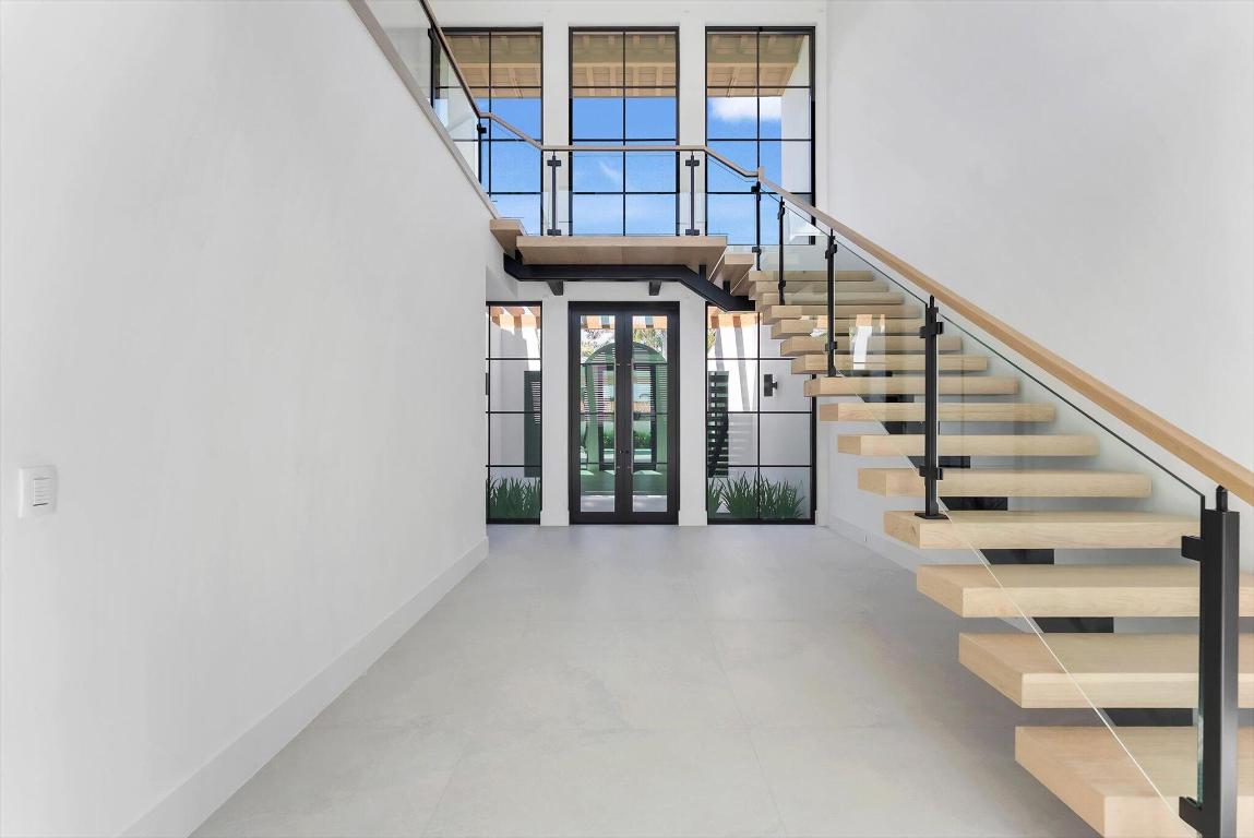 880 NE 3rd, Boca Raton FL 33432