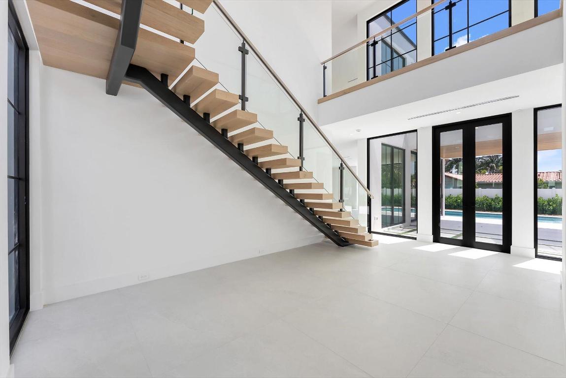 880 NE 3rd, Boca Raton FL 33432
