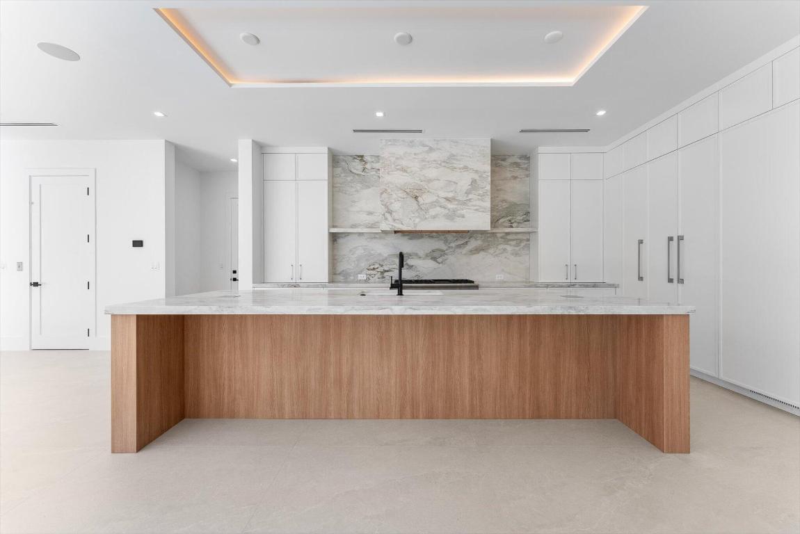 880 NE 3rd, Boca Raton FL 33432