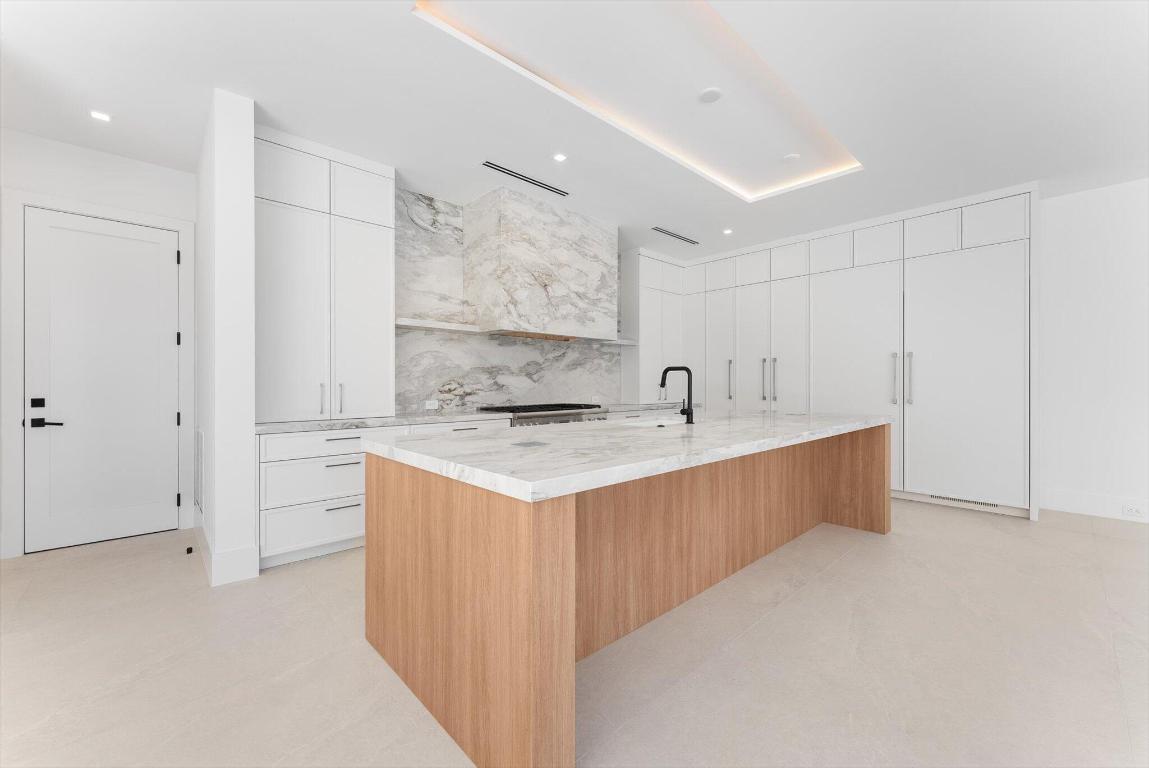880 NE 3rd, Boca Raton FL 33432