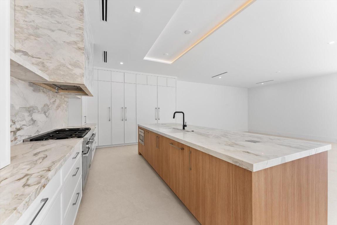 880 NE 3rd, Boca Raton FL 33432