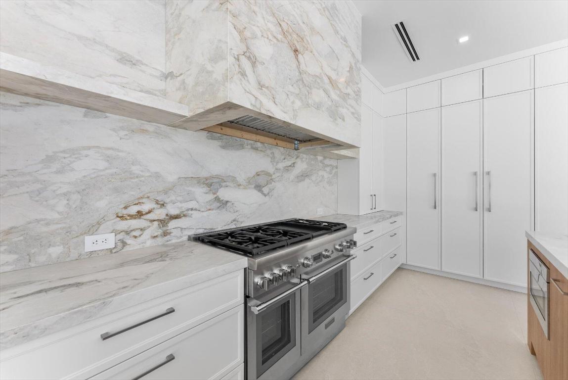 880 NE 3rd, Boca Raton FL 33432