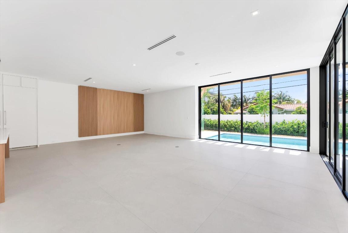 880 NE 3rd, Boca Raton FL 33432