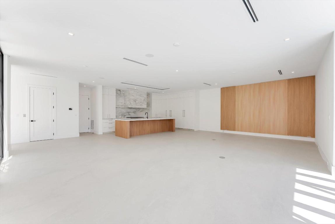 880 NE 3rd, Boca Raton FL 33432