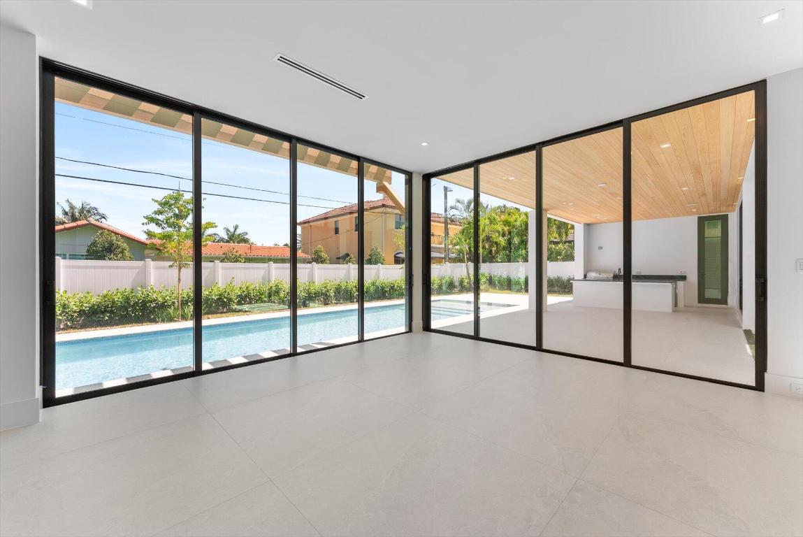 880 NE 3rd, Boca Raton FL 33432