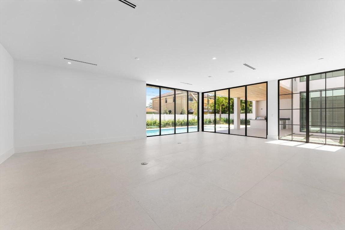 880 NE 3rd, Boca Raton FL 33432