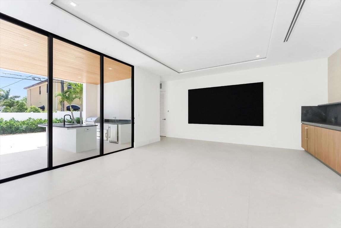 880 NE 3rd, Boca Raton FL 33432