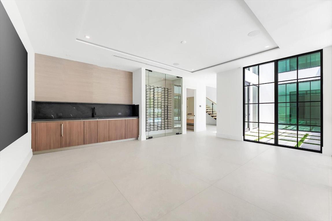 880 NE 3rd, Boca Raton FL 33432